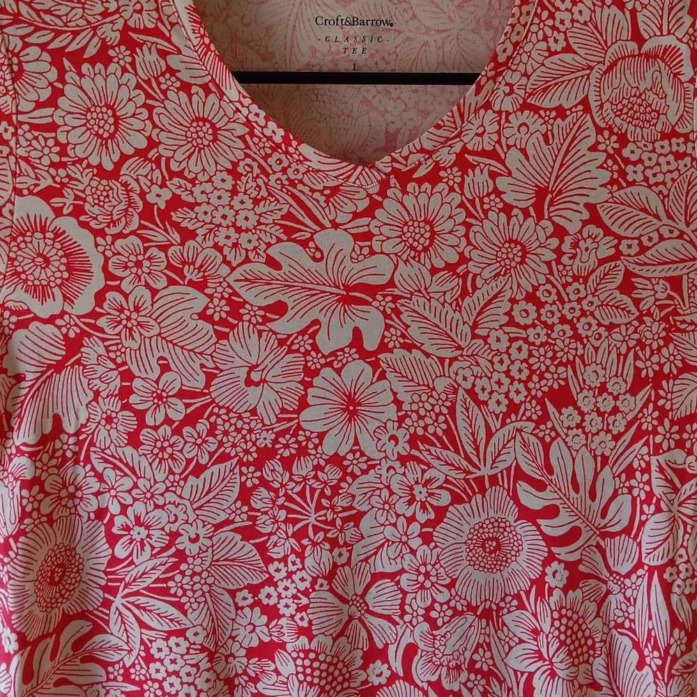 Croft & Barrow women's red/white floral short-sleeve v-neck top size L - Picture 4 of 9